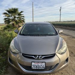 Vendo Hyunday Elantra 2013 153,000 Millas  Sedan 4 Puertas Título Limpio 