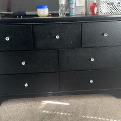 Dresser With Mirror 