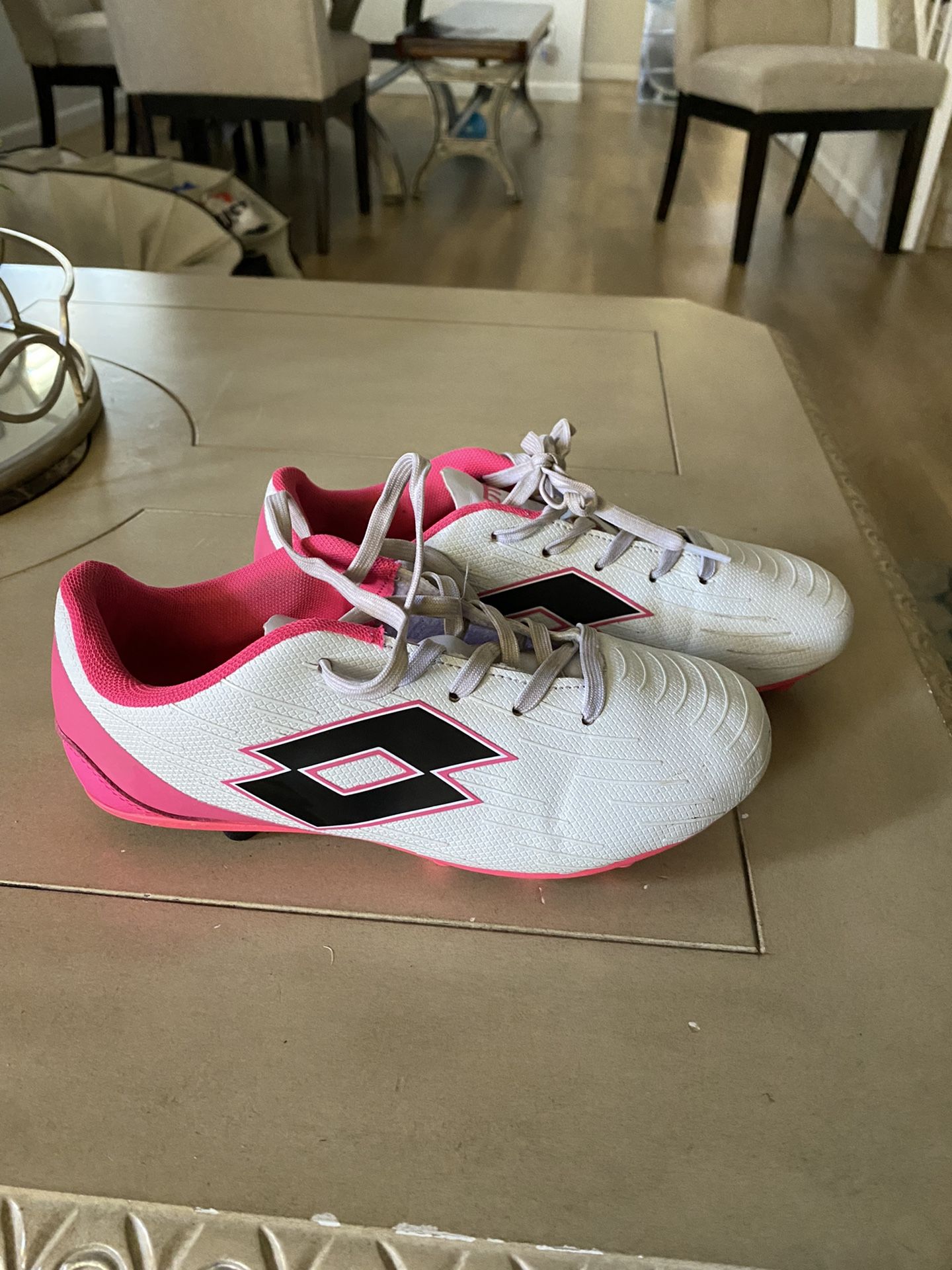 Girls Soccer Shoes Size 4W