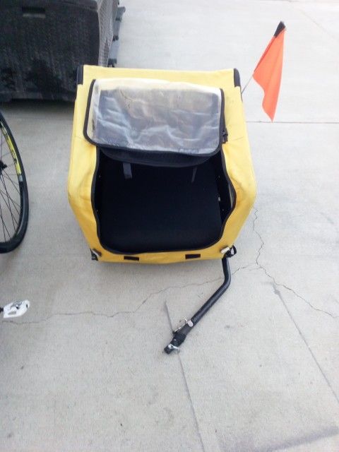 It's A Dog Carrier Bicycle Trailer