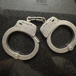 Smith And Wesson Hand Cuffs 