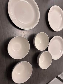 Elegant 7-Piece White Ceramic Dinnerware Set - Excellent Condition
