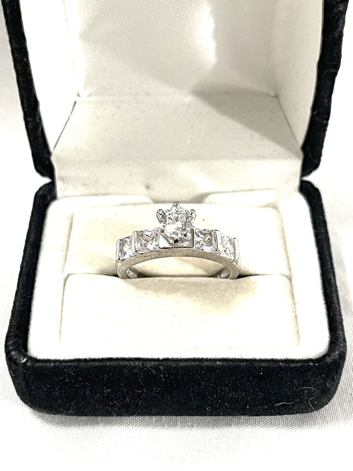 Brand New Cubic Zirconia, Cz Diamonds Set In A Sterling Silver Wedding Ring. Size 7.5 