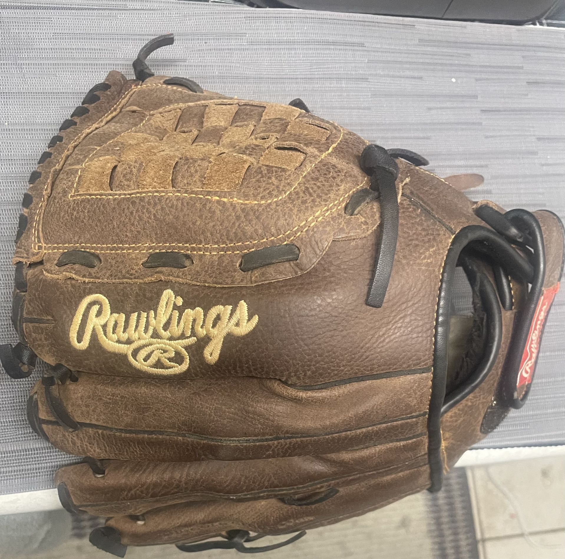 Rawlings Baseball / Softball Glove