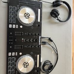DJ controller w Beats Headphones 