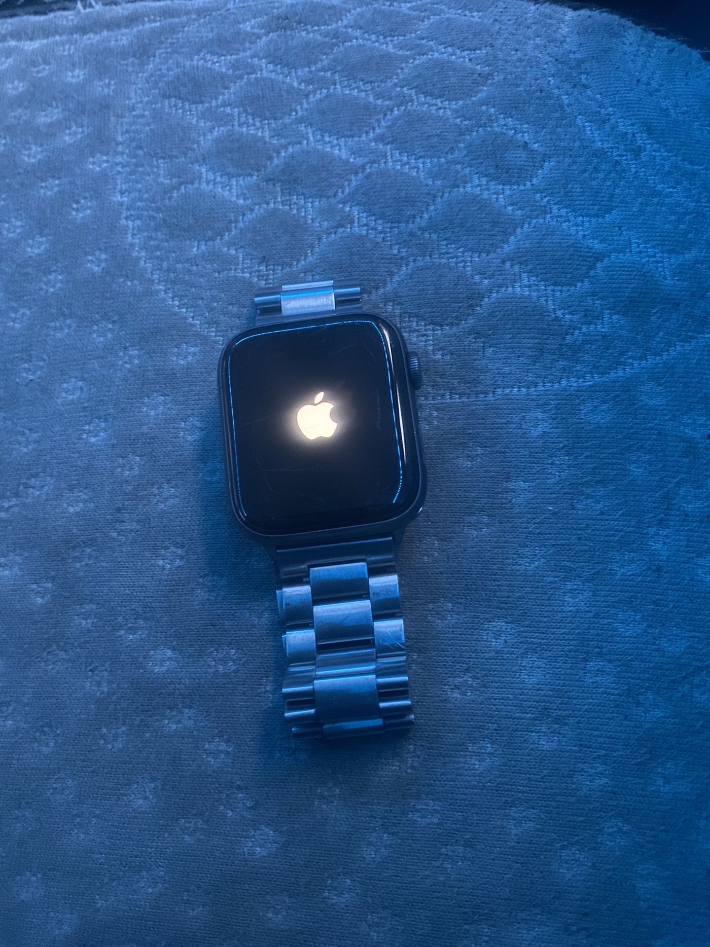Series 4 Apple Watch 100