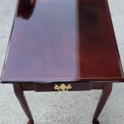 Vintage 1980s Queen Anne Style SideTable w/Drawer