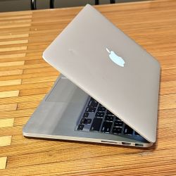 Apple MacBook Pro 13” Retina I5/8GB/256GB SSD $220