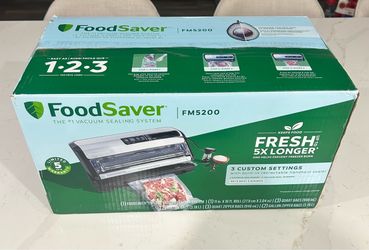 FoodSaver FM5200 Vacuum Sealing System