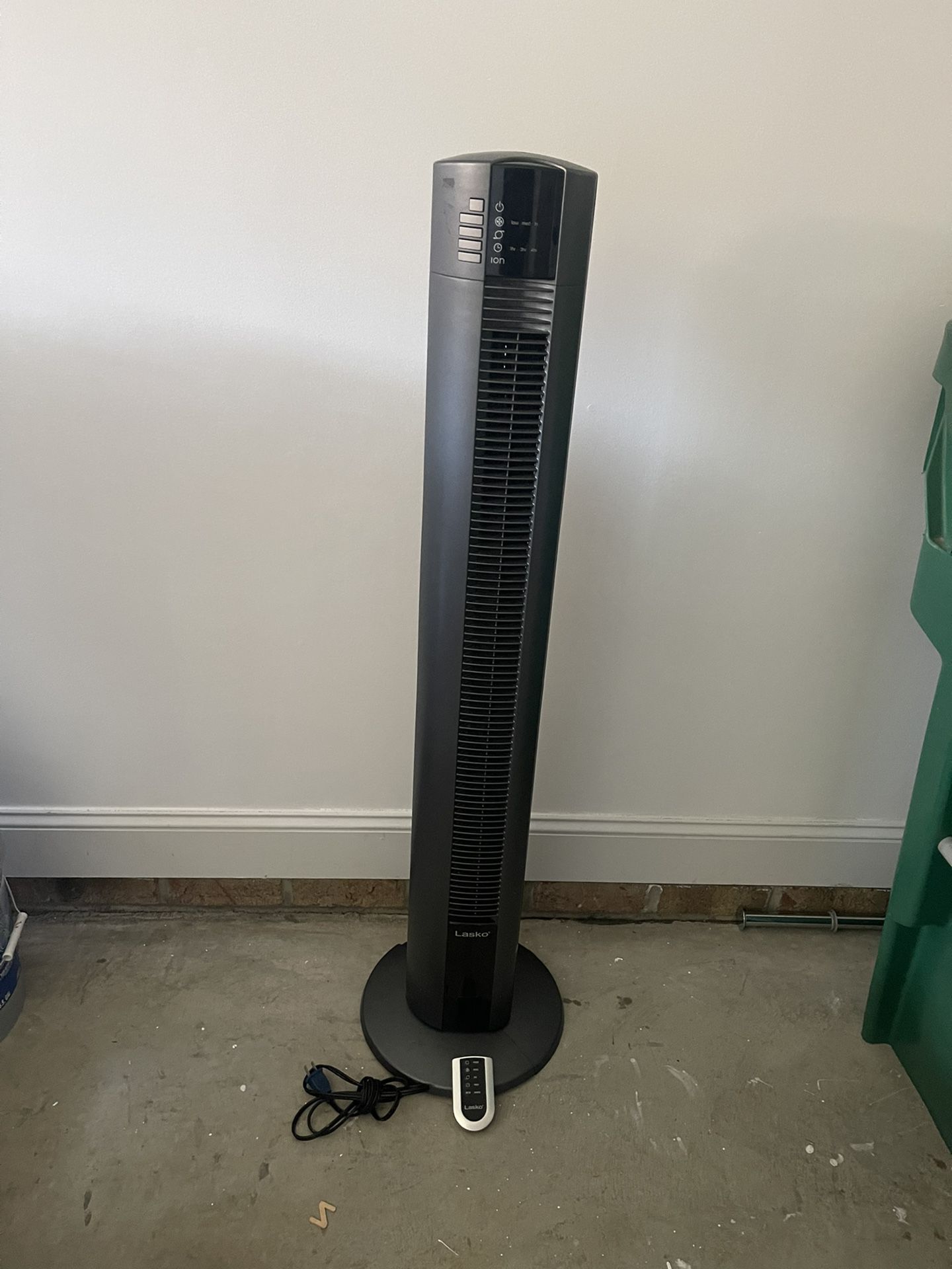 Laakow tower Fan With Remote