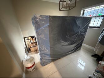 BRAND NEW QUEEN SIZED BOX SPRING FOR SALE!