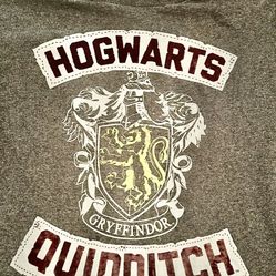 Hogwarts youth size L shirt