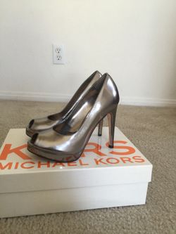 Michael Kors size 6
