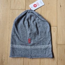 North Worn Brand Flam Knit Gray Beanie. Dart Design Norway Made. Unisex One Size. Ultralight 35 gms. Supreme insulation. Odor resistant. Comfortable!
