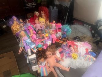 This Preowned ginormous doll bundle is ready for pick up for just $25 for everything all in good condition located off lake mead and Simmons area