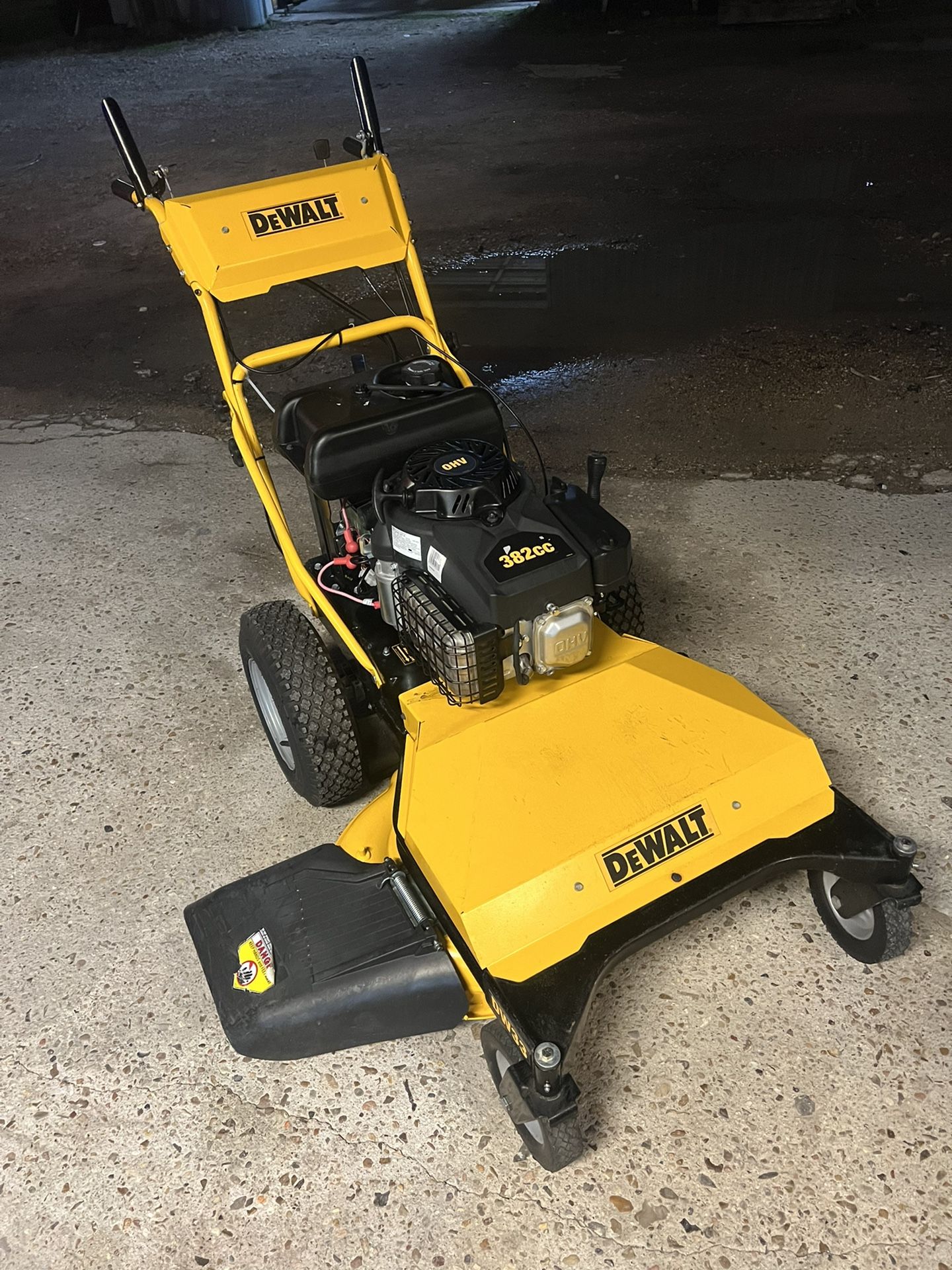 Dewalt DW33 33 in. 344 cc OHV Briggs and Stratton Electric Start Engine ...