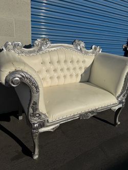 Double seater vintage throne chair