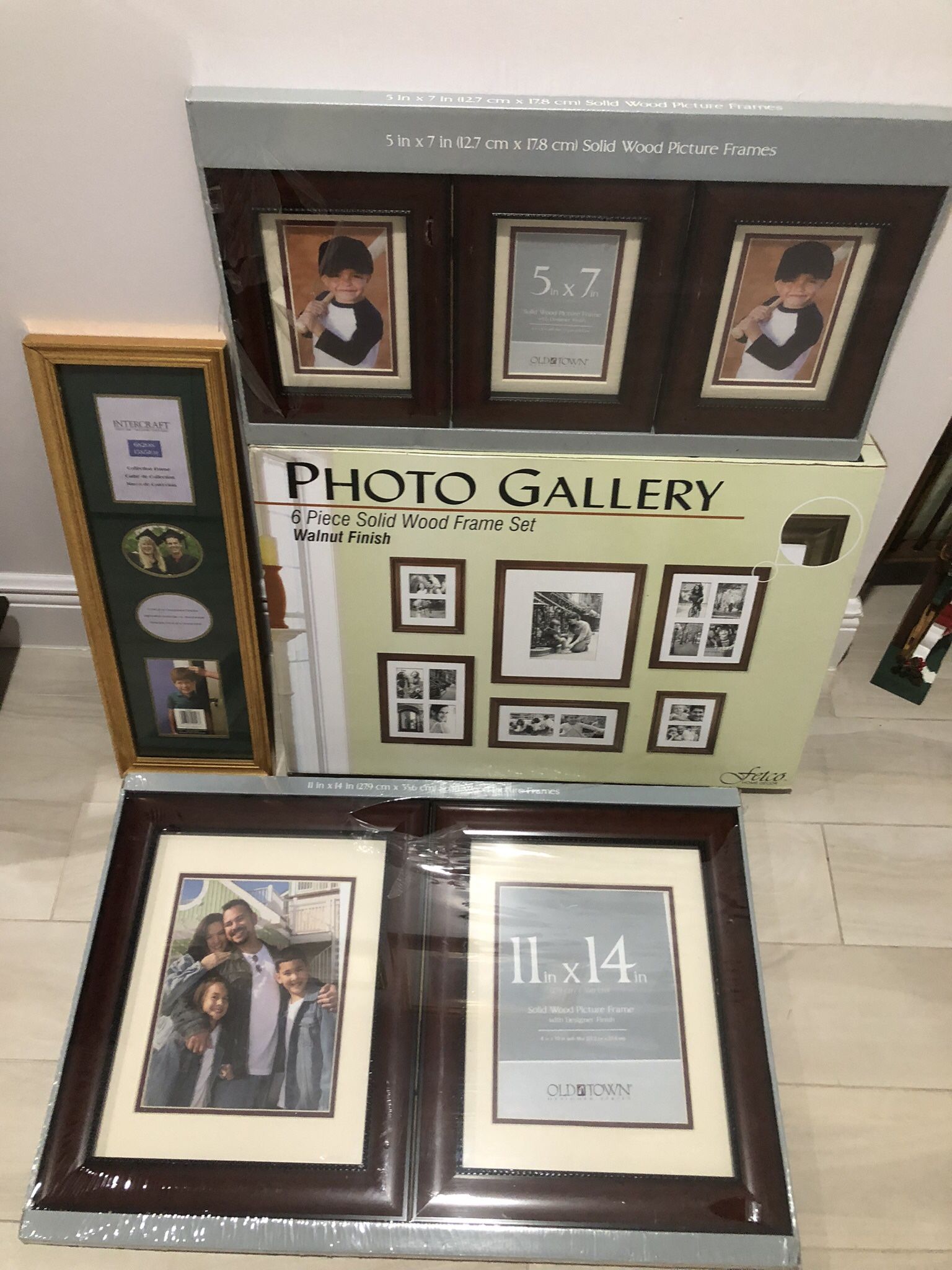 Wood Gallery Multi sizes Wood Frames set, individual sets of different sizes and 1ea Gold Photo Frame. SEE ALL PICTURES on Descriptions