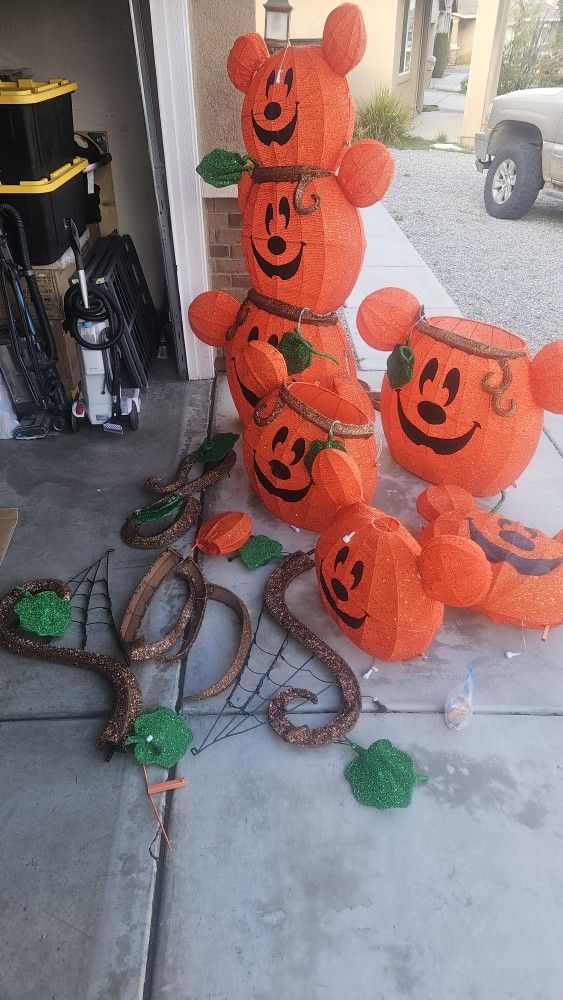 DISNEY HALLOWEEN ARCH