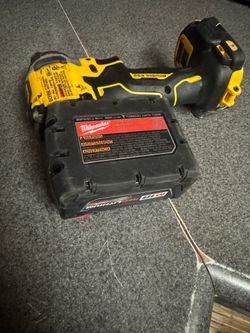 Milwaukee BATTERY + DEWALT impact