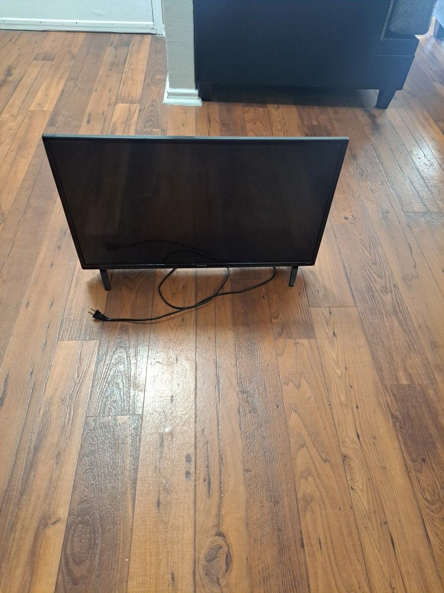 Polaroid 32 Inch LED HDTV Works Great - NO Remote
