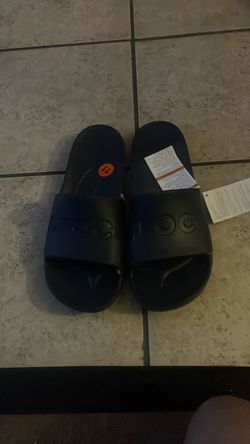 Crocs size 11