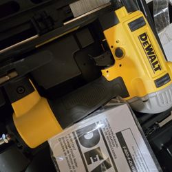 16 Gauge DEWALT New