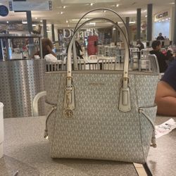 Micheal Kors Purse