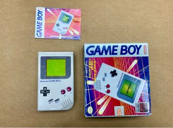 Nintendo Gameboy compact video game system console handheld vintage classic original authentic gaming gamer collector puzzle adventure fighting rope p