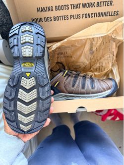 Keen Boots SZ 8.5  BRAND NEW