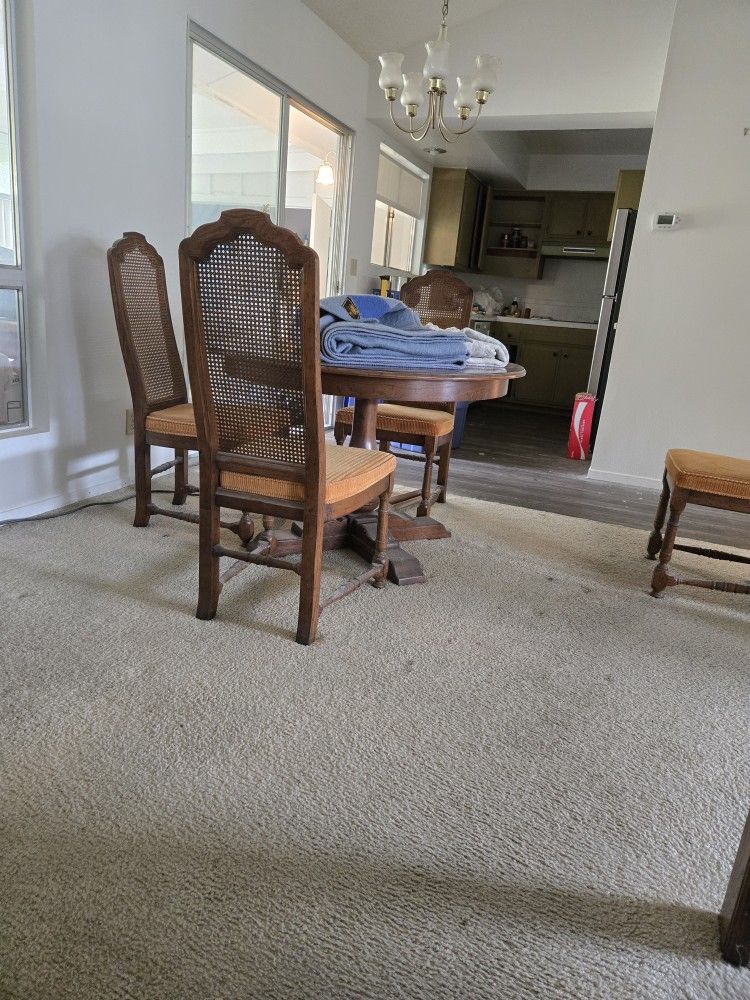 Dining Room Table With 2 Leaves