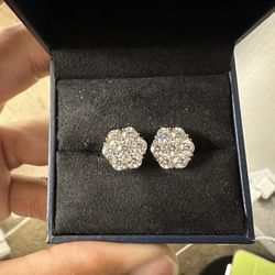 Material Finish: Gold Plating Stone Type:  VVS Clarity D Color Moissanite Stones  