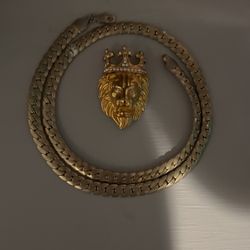 Gold chain with Pendant