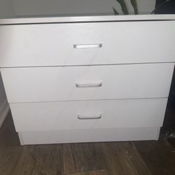 Kids three Drawer Dresser