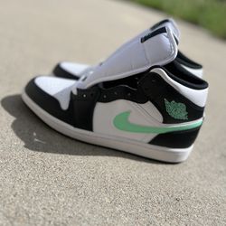 (BRAND NEW) Air Jordan 1 MID | White/Green glow 