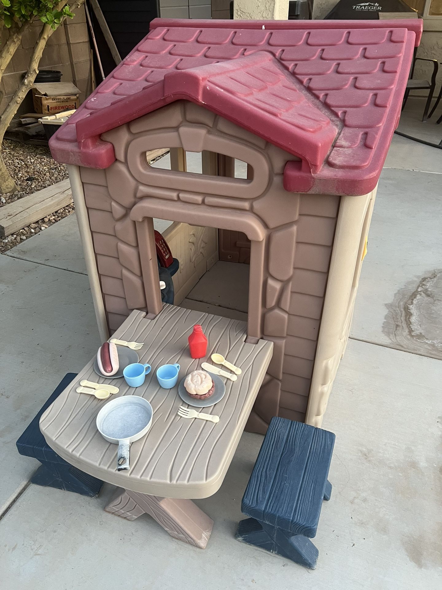 Little Tikes Picnic on the Patio Playhouse for Sale in Queen Creek, AZ