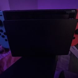 Nintendo Switch Plus Games And Extra Controller 