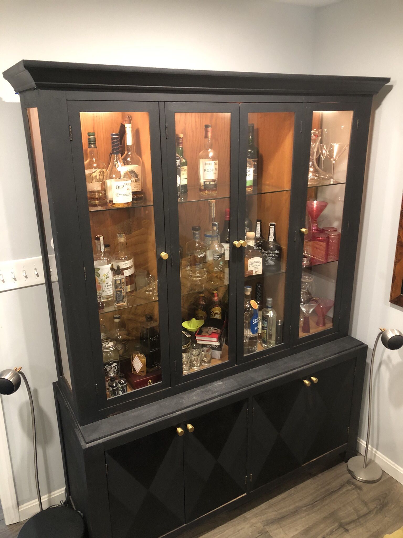 MAKE AN OFFER!  Beautiful Display Cabinet/China Cabinet With Lighting And Storage In Excellent condition