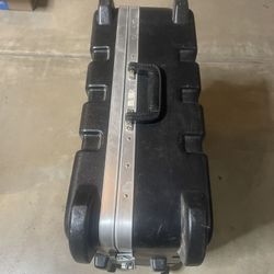 SKB waterproof hard case for sound system or DJ controller. Has a small broken piece as shown in the photo, other than that it’s in good condition.