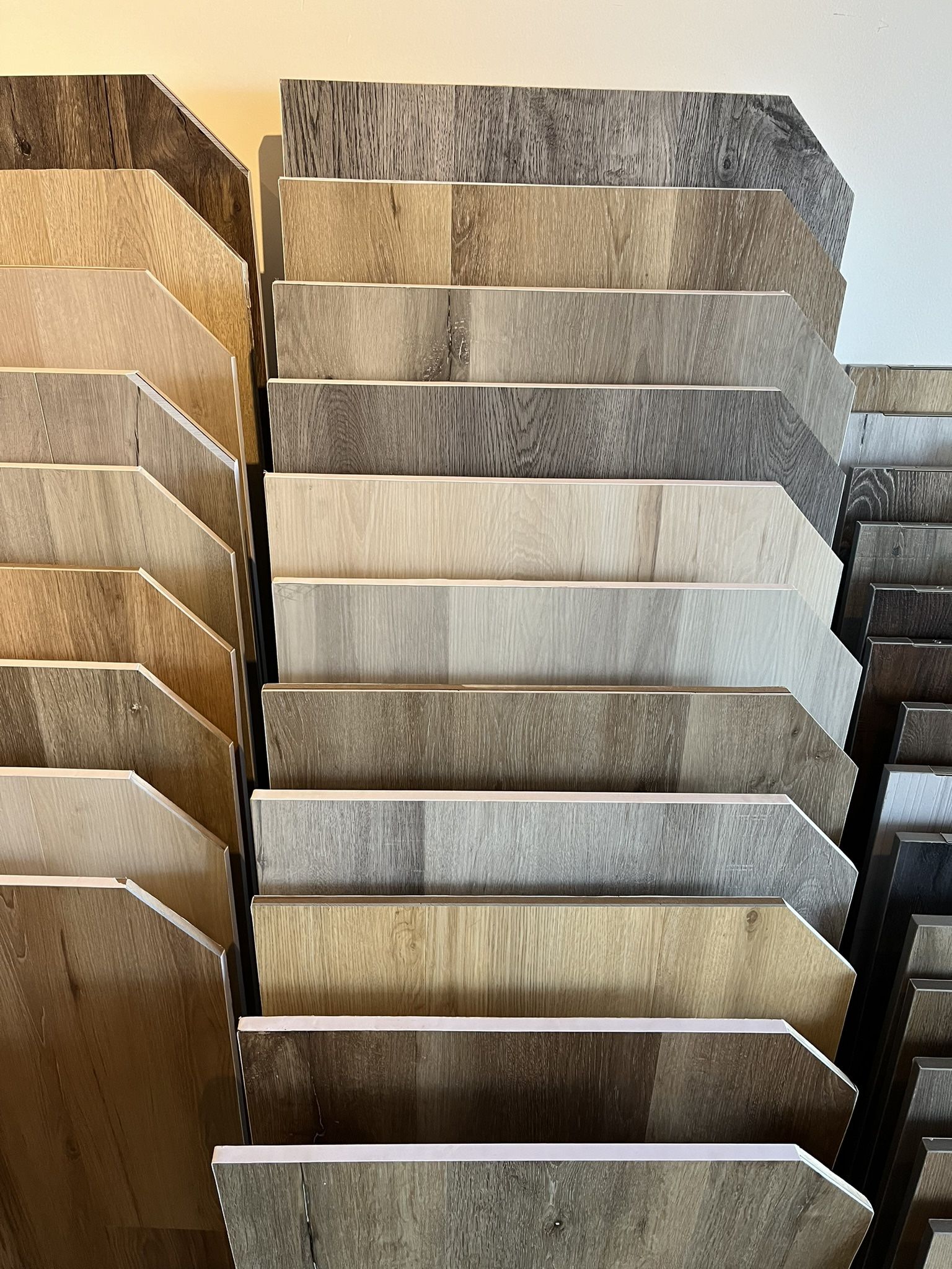 Waterproof SPC LVP VINL PLANKS LAMINATE WOOD FLOORS INSTALLERS MATERIALS