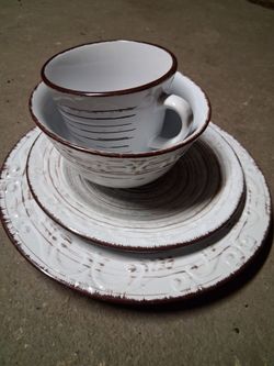 Pfaltzgraff Everyday 16 piece dish set
