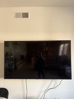 Samsung 65" 4K UHD Smart TV UN58RU7100 - Excellent condition