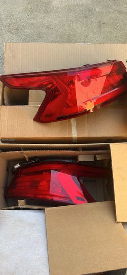 Pair Of Nissan Maxima Tail Lights 2019