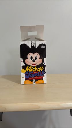 Mickey Family Cute Together Keychain (Daisy)