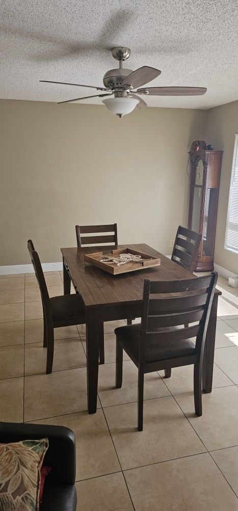Dining Table – Tavle And 4 Chairs