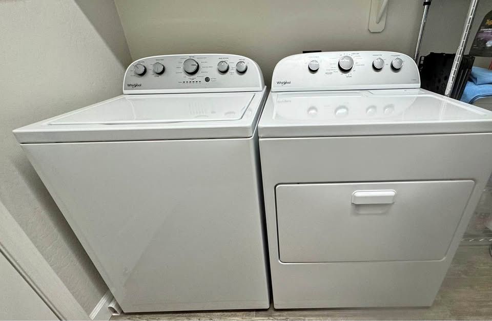 Whirlpool Washer And Dryer Set (electric)