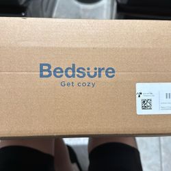 Brand New Bedsure King-size Comforter 