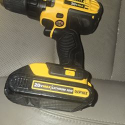 DEWALT DCD780 20V Compact Drill/Driver Kit Tool & Battery (like new)