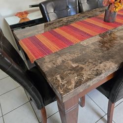 Dining Table And Hutch In Very Good Condition 