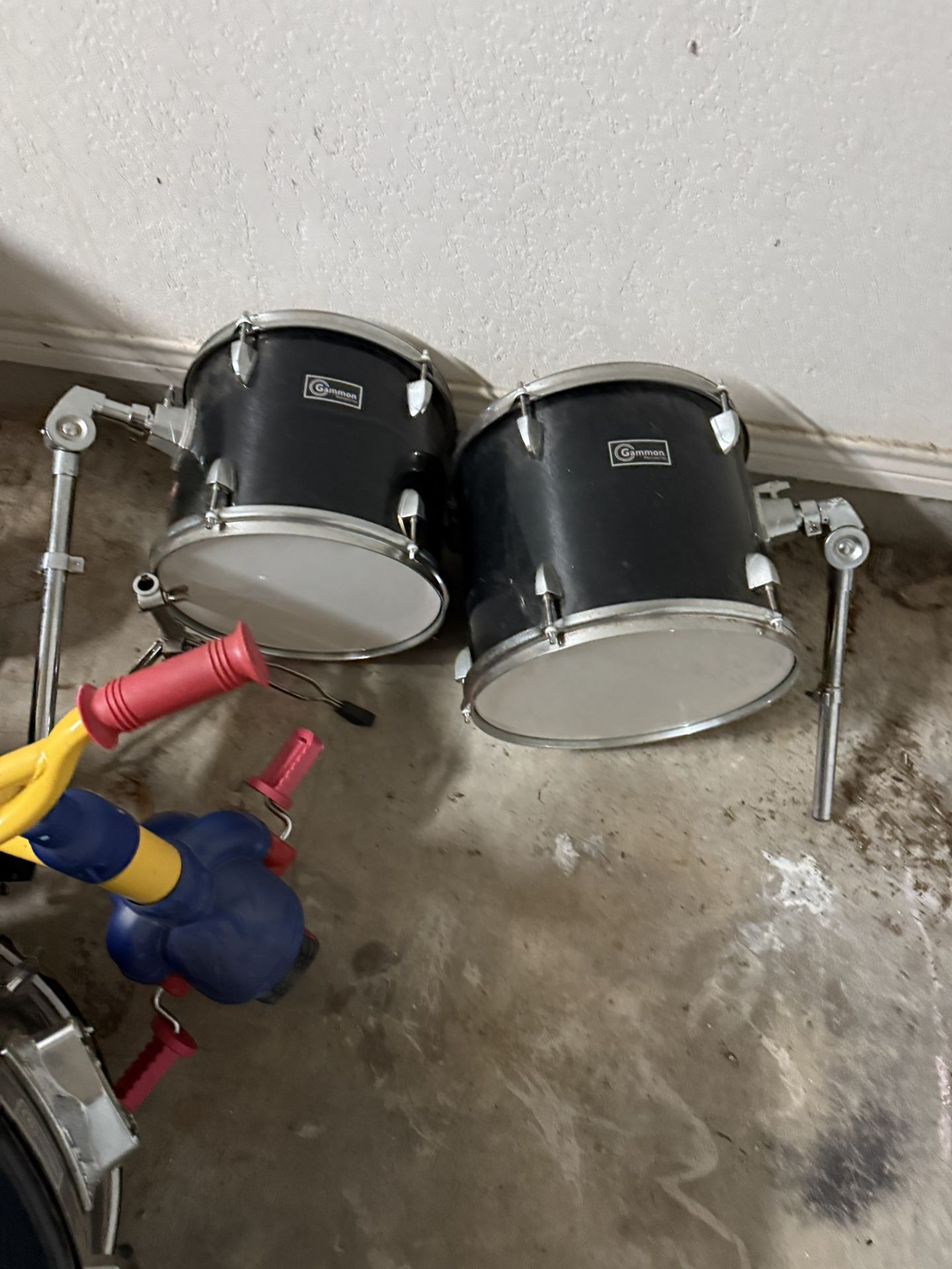 Incomplete Drum Set